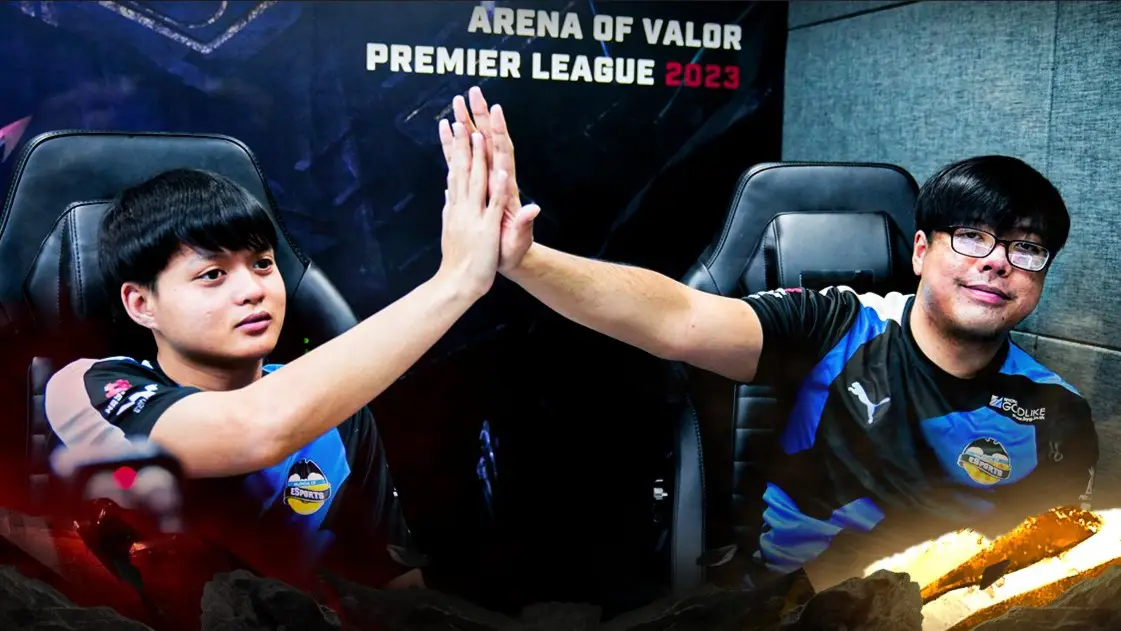 เกมแรกเริ่มมาแบบตึงๆ ทั้งสองทีมสู้กันได้อย่างสูสี