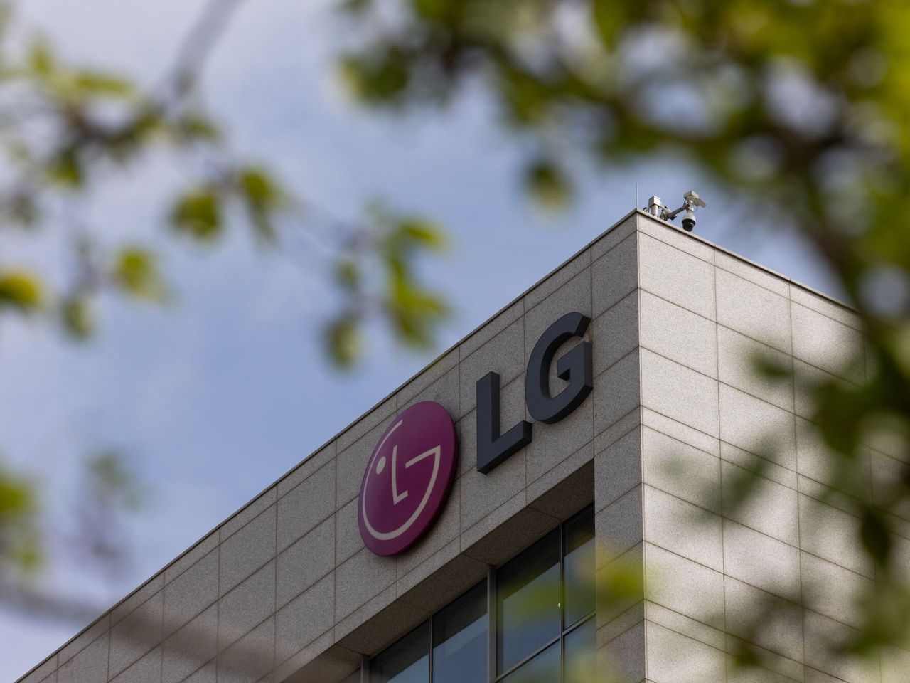LG เปิดตัวหุ่นยนต์ AI อัจฉริยะ ครบเครื่องทั้งการดูแลบ้าน เป็นเพื่อนสนทนา
