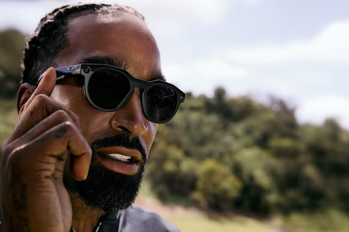 Oakley Meta 3K Camera: แว่นตา AI ที่นักกีฬาต้องมีในปี 2025!