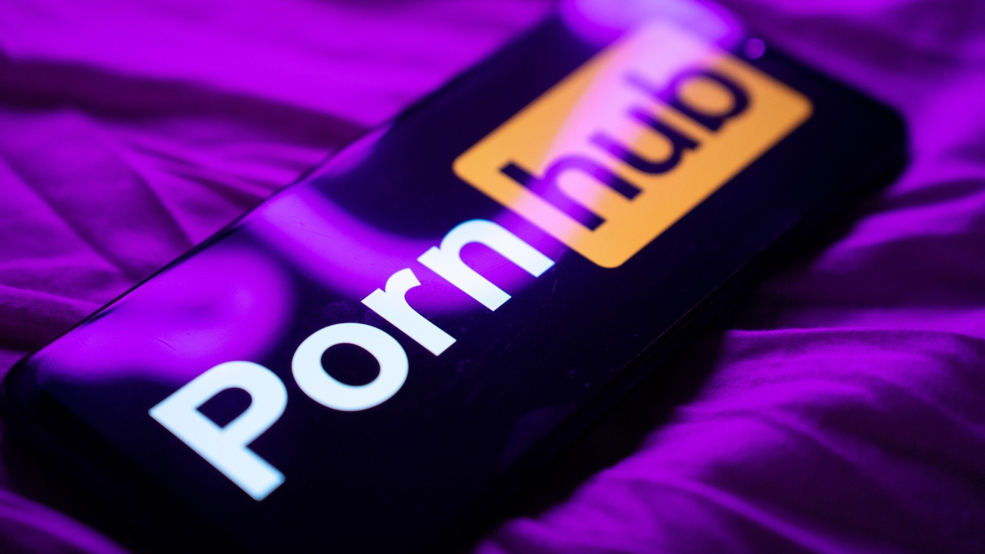 UK Porn Sites 2025 เริ่มยืนยันอายุเข้มงวด + ผลกระทบที่ต้องรู้!